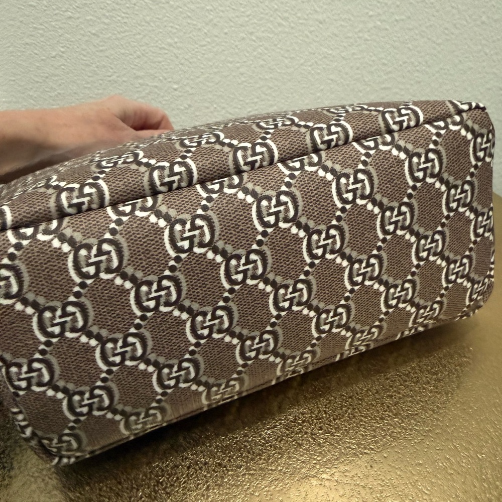 Gucci Tan Monogram Shoulder Bag - Picture 3 of 4